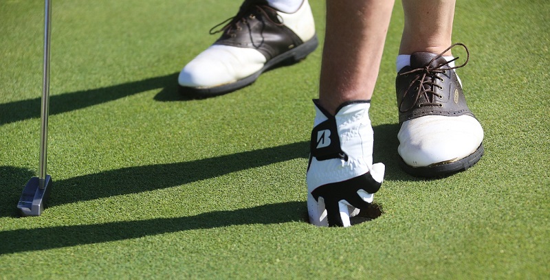 Tips on how to read greens like a pro and sink more putts